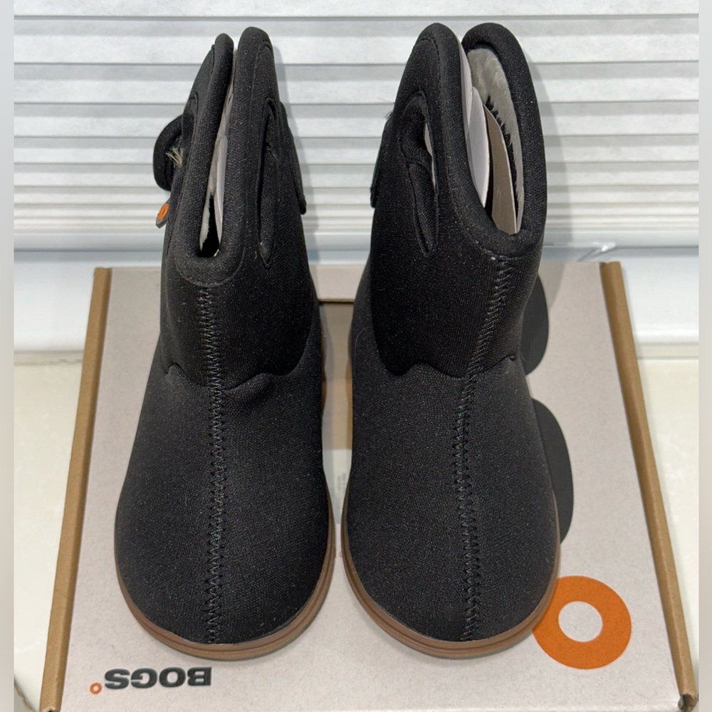 Black toddler Bogs II snow boots - size 6